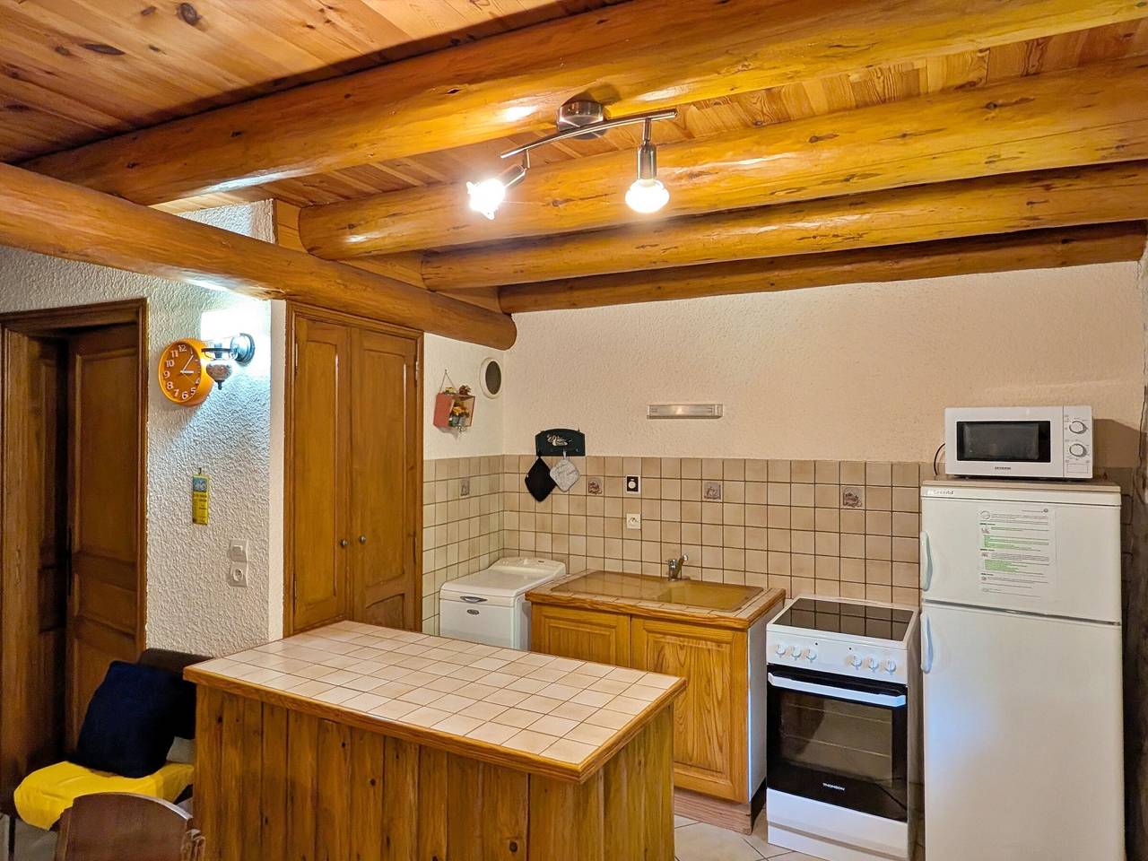 Maison de charme en pierre au bord d’un ruisseau, proche d’un bourg médiéval – Jardin et garage inclus in Allègre, Parc Naturel Régional Livradois-Forez