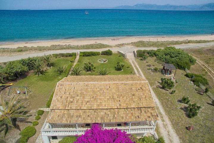 Maison d’hôte pour 4 personnes, avec Balcon et Terrasse ainsi que Jardin et Piscine à Corfou