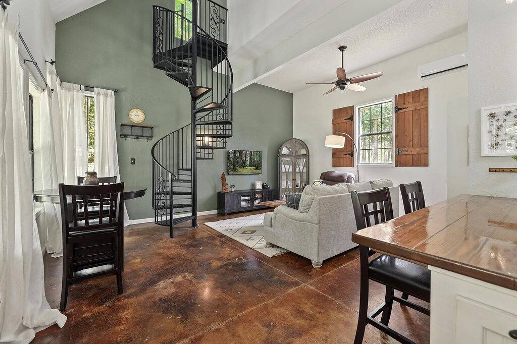 Big Pine Holler -1 mi to Beaver Lake-Cabin-Hot Tub in Beaver Lake