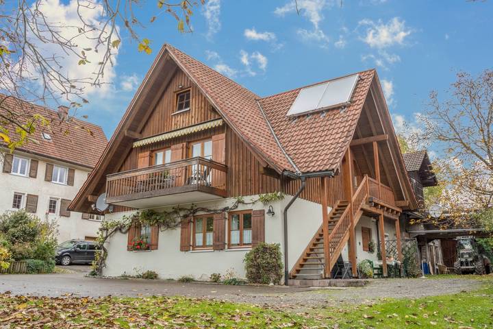 Apartamento inteiro, Apartamento 'Obstgarten' numa quinta com Wi-Fi, terraço e vista para a montanha in Lindau, Suábia (Baviera)