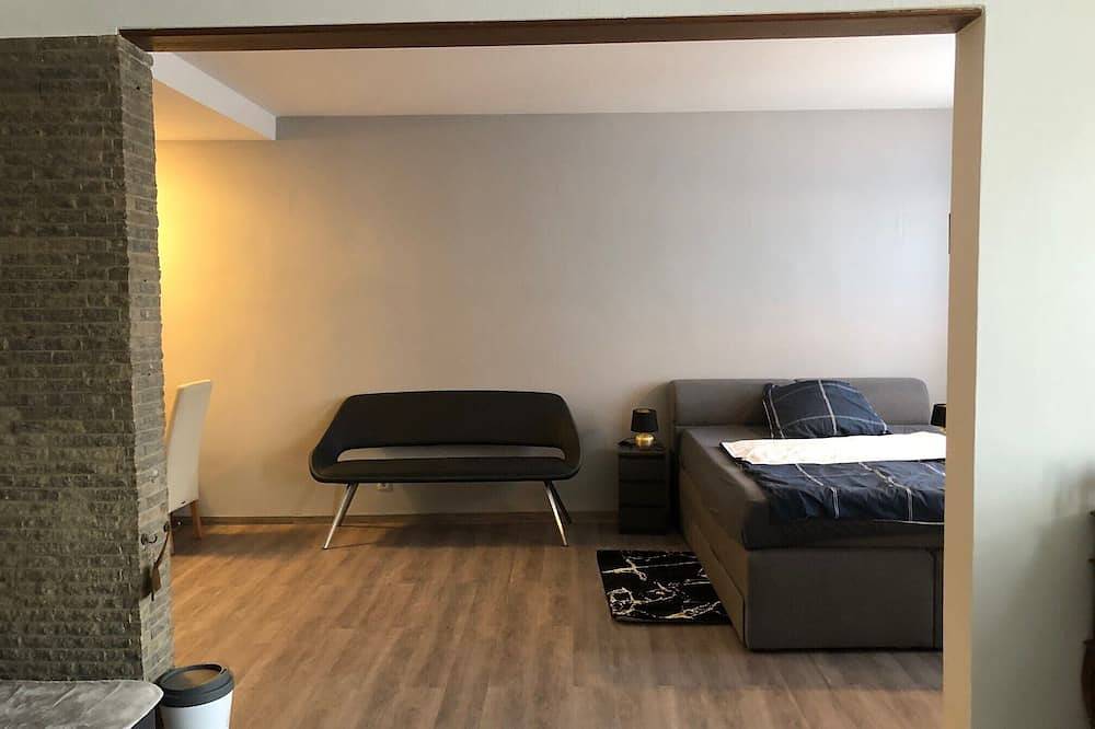 Ganze Wohnung, Ferienwohnung Marktplatz-Blick (120qm) mit moderner Küche in Bad Königshofen i.Grabfeld, Rhön-Bayern