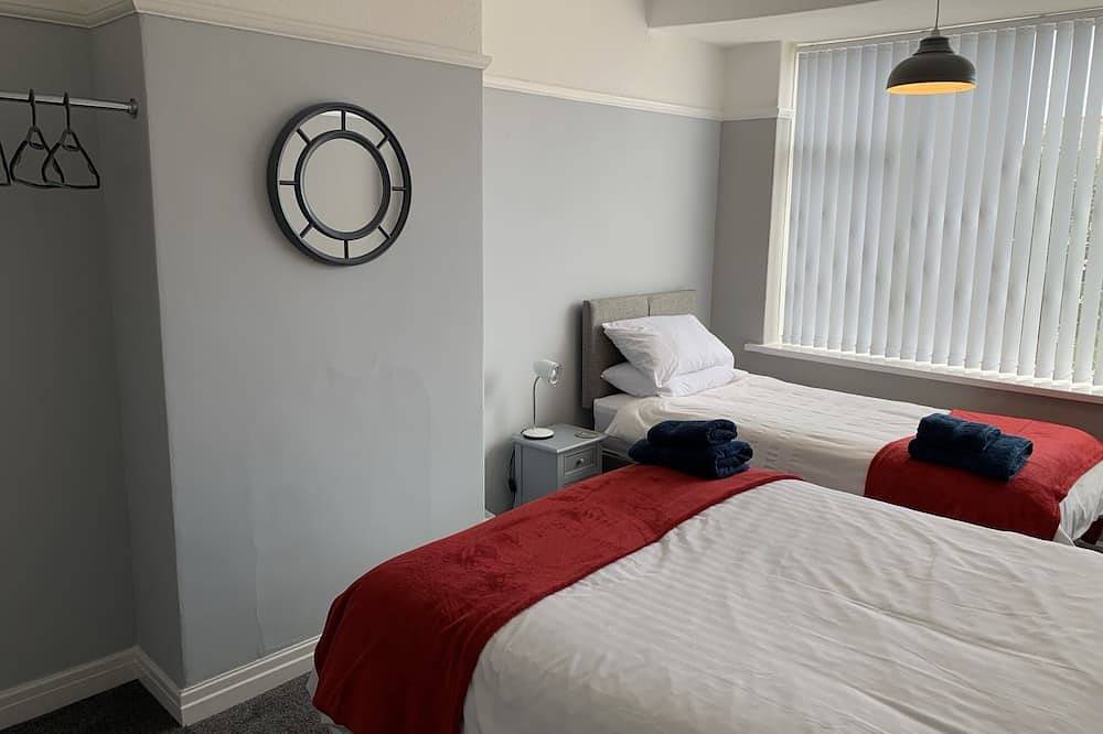 Modern Fully refurbished 3 bedroom home in Blackpool Pleasure Beach, North West England