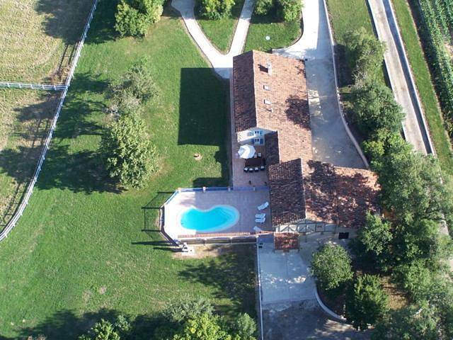 Gîte pour 4 personnes, avec vue ainsi que jardin et piscine dans Loubersan - 2