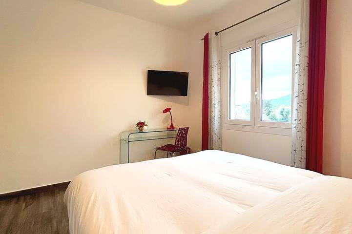 Ganze Wohnung, Calvi moderne neue Wohnung Wifi 3 Schlafzimmer, 4 bis 6 Personen 10mm Strand, Blick auf die Berge in Calvi, Calvi und Umgebung