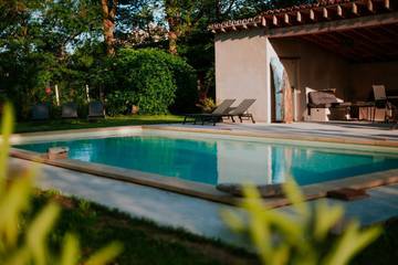 Gîte pour 10 personnes, avec terrasse et piscine ainsi que sauna et jardin à Saint-Félix-Lauragais