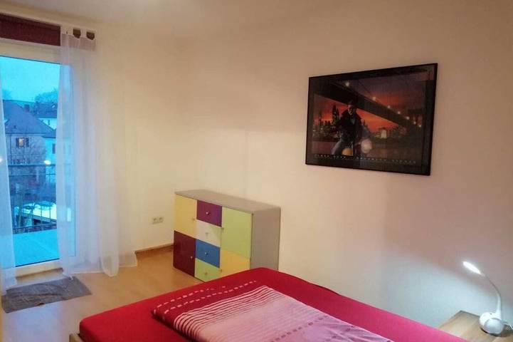Ganze Wohnung, FeWo in Bayreuth Zentrum nur 8 Gehmin. , Wifi - Parken frei, Balkon, gute Lage in Frankenalb
