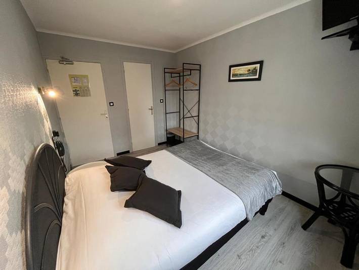 Hôtel pour 2 personnes, avec terrasse et jacuzzi à Theix - 2