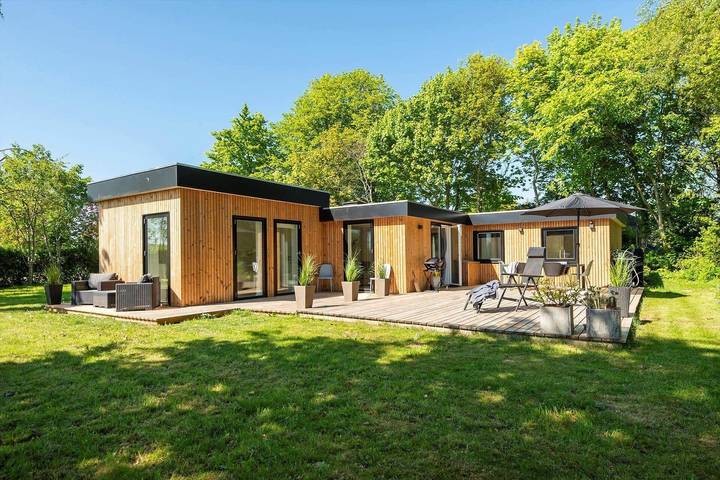 Ferieudlejning for 5 personer, med terrasse i Saksild