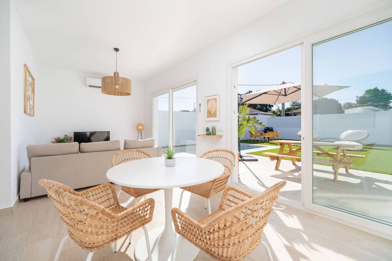Villa 'Sanchez' avec piscine privée, Wi-Fi et climatisation in Chiclana de la Frontera, Costa de la Luz