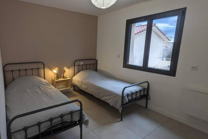 Location de vacances pour 4 personnes, avec jardin et vue dans Villieu-Loyes-Mollon - 2
