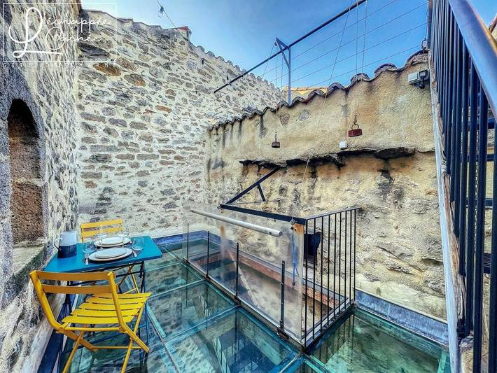 Location de vacances pour 2 personnes, avec terrasse ainsi que sauna et jacuzzi à Saint-Étienne-de-Fontbellon - 3