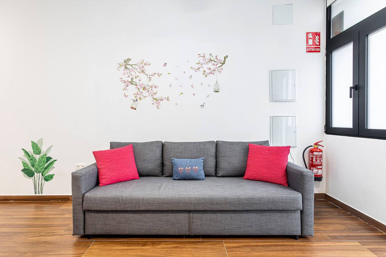 Entire apartment, Holiday Home 'Portal A Valencia' with Wi-Fi and Air Conditioning in Valencia City Centre, Valencia