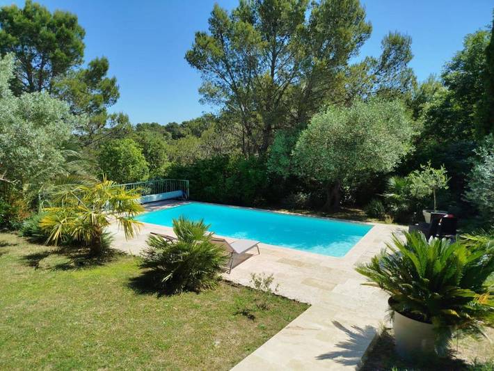 Location de vacances pour 2 personnes, avec vue ainsi que terrasse et piscine à Saint-Siffret - 4