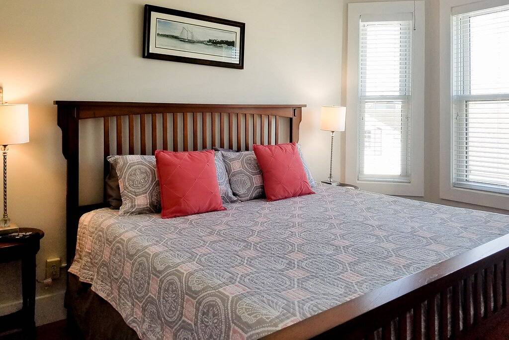 Ganze Wohnung, Boothbay Harbor penthouse in the heart of downtown with harbor views in Boothbay Harbor, Lincoln County (Maine)