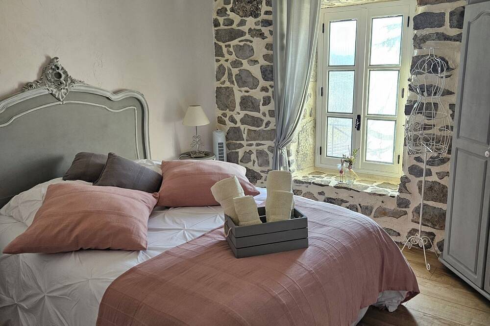 Characterful, comfortable gîte for 8 people in Labeaume. in Labeaume, Ardèche