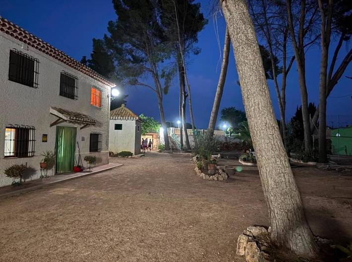 Apartamento para 12 personas, con Terraza y Jardín además de Piscina y Vistas en Hellín