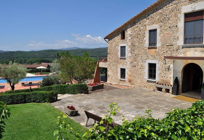 Inicio "Lujosa villa de piedra con bosque privado" con piscina, Wi-Fi, jardín y terraza in San Gregorio, Gironés