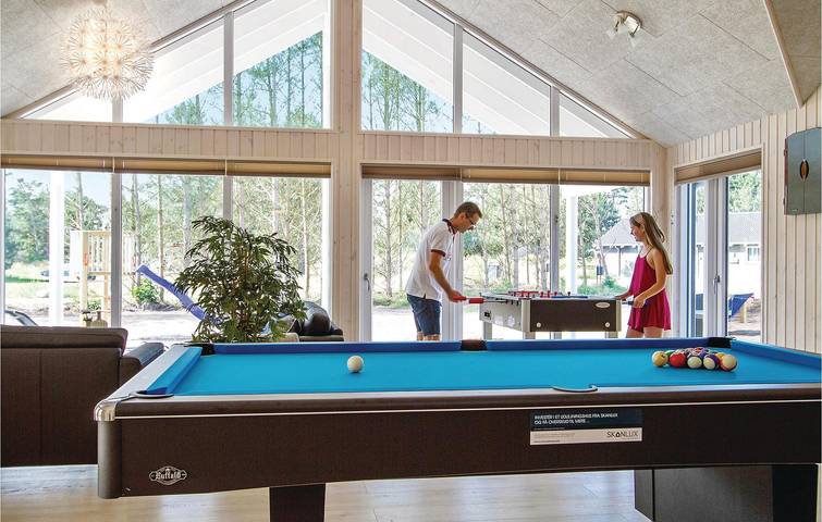 Feriehus for 20 personer med jacuzzi in Snogebæk, Bornholm