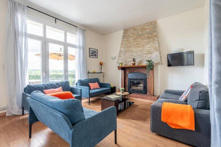 Location de vacances pour 10 personnes, avec vue sur le lac ainsi que vue et jardin, animaux acceptés dans le Loir-et-Cher