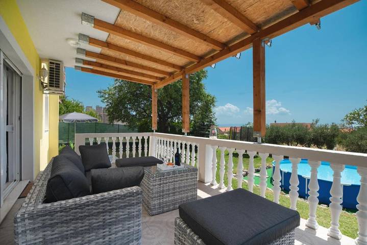 Villa pour 5 personnes, avec balcon ainsi que jardin et vue à Solin