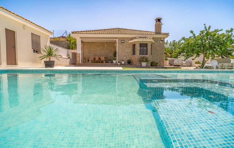 Casa rural para 8 personas, con Jacuzzi además de Jardín y Piscina en Arcos de la Frontera