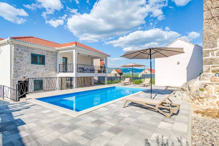 Ferienhaus für 6 Personen, mit Pool und Terrasse