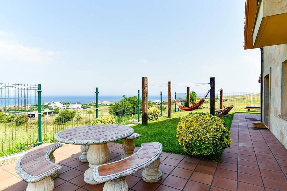 Charming home with spectacular views in Bareyo, Cantabrian Coast