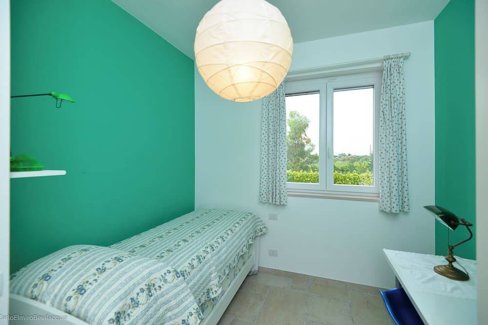 Leralora-Cherry House. Elegant villa with swimming pool, a stone's throw from the sea in Conversano, Region de Bari