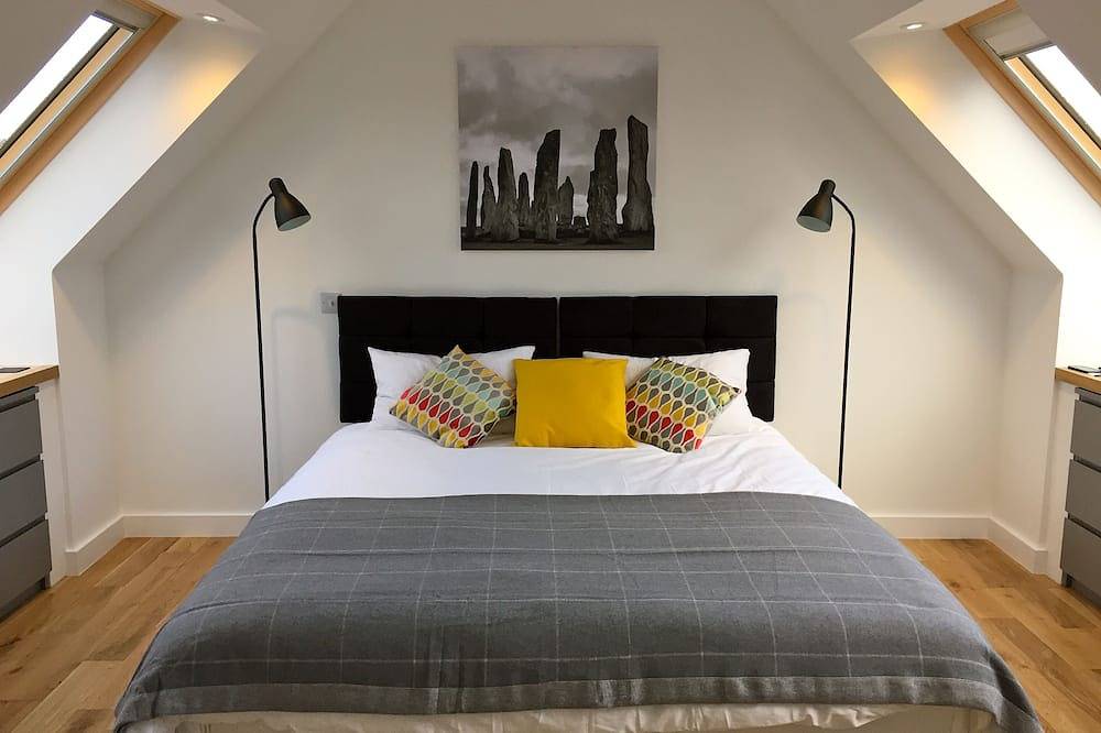 Eco and back friendly modern house, amazing views from all rooms, by Dunvegan in Highlands