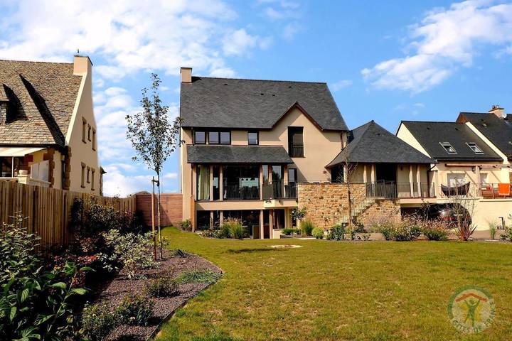 Location de vacances pour 4 personnes, avec jardin ainsi que terrasse et vue à Saint-Lunaire - 3