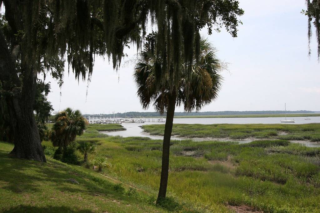Carriage House unter Live Oaks im historischen Beaufort Sc in Beaufort, Beaufort County