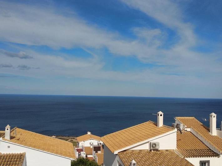 Casa de férias para 9 pessoas, com vista e piscina infantil e ainda piscina and jardim em Monte Faro