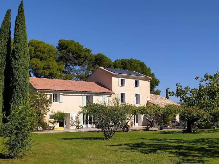 Gîte pour 2 personnes, avec vue ainsi que jardin et piscine à Carpentras