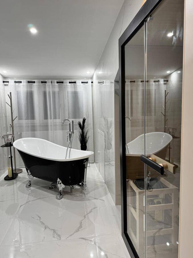 Ferienwohnung für 5 Personen, mit Balkon und Terrasse sowie Sauna und Ausblick