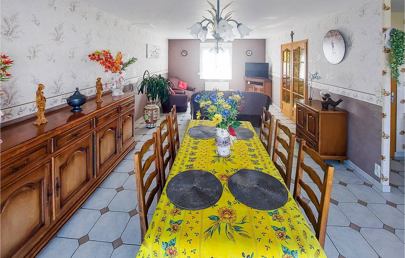 Cozy Garden Apartment 300m from Quœux-Haut-Maînil Center in Quœux-Haut-Maînil, Arras region