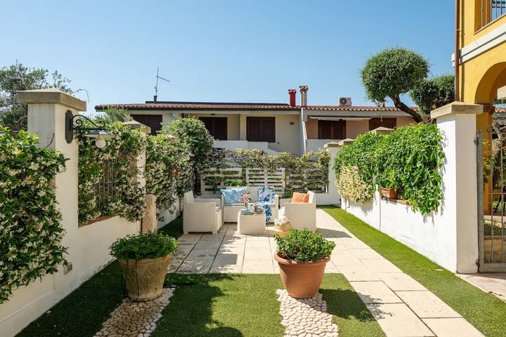 Villa per 15 persone, con piscina per bambini e giardino a Villasimius