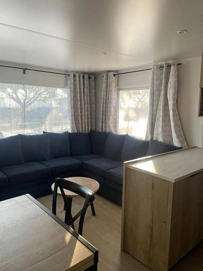 Camping pour 4 personnes, avec vue et jardin ainsi que piscine et bassin pour enfant