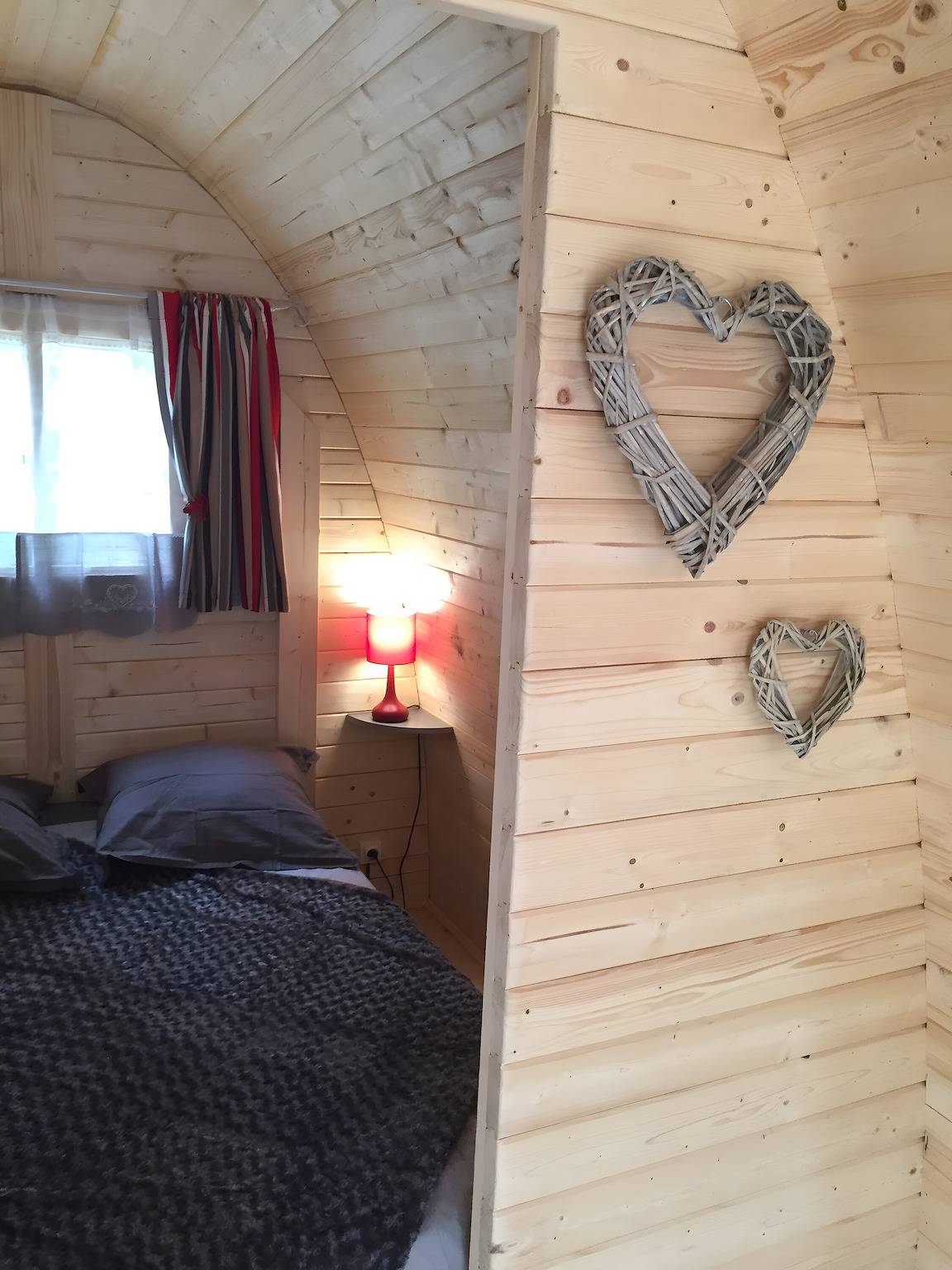 Apartamento entero, Apartamento 'Barrel Orange' con vistas a la montaña, terraza privada y aire acondicionado in La Côte Vermeille, Saint-André