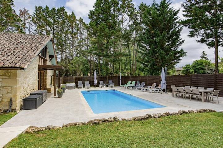 Location de vacances pour 2 personnes, avec Terrasse et Jardin ainsi que Piscine et Vue à Sérignac-Péboudou - 3