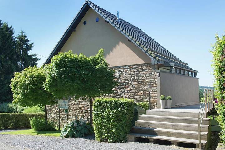 Gîte pour 12 personnes, avec jardin ainsi que sauna et terrasse, animaux acceptés