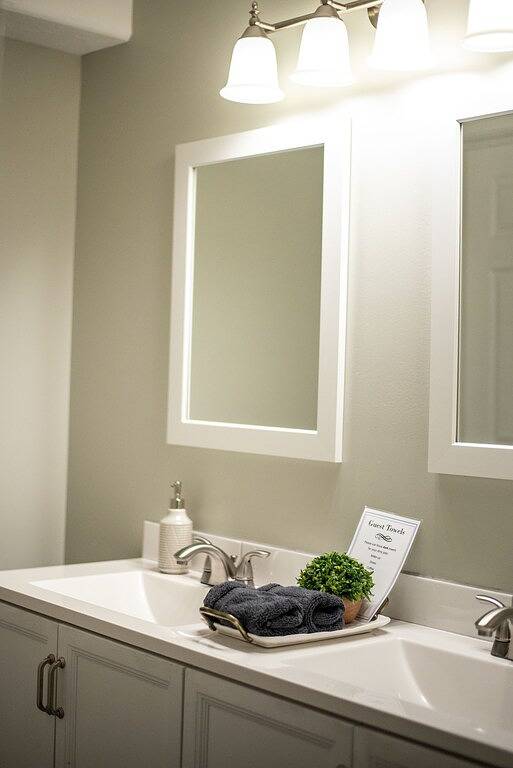 Vacation rental for 16 people, with yard in Utah County