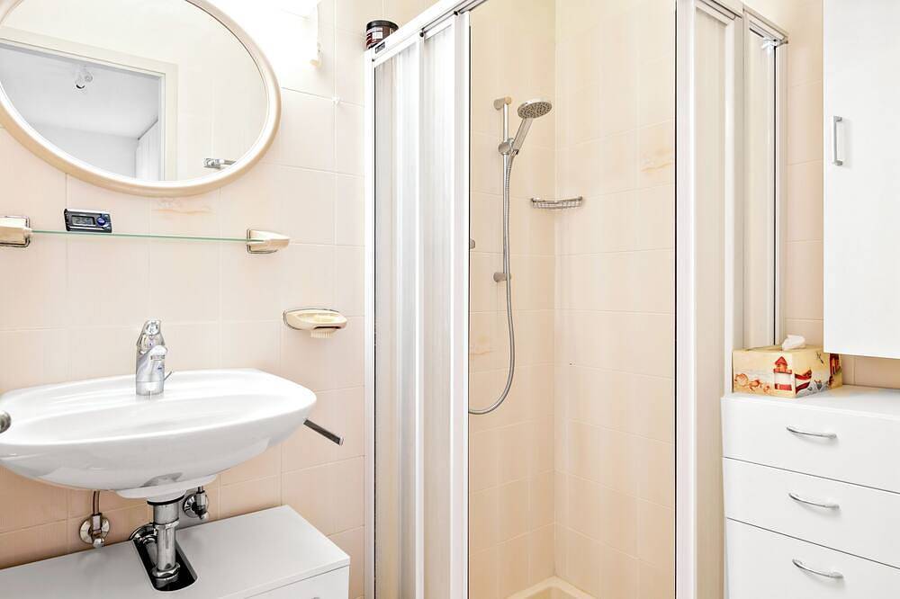 Entire apartment, Taverney | Spacious, bright apartment (Geneva) in Le Grand-Saconnex, Lake Geneva