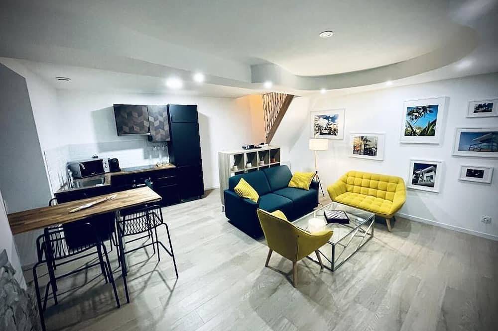 Entire apartment, Hypercentredevienne Duplex Miami with cinema screen for 6 people in Vienne (Isère), Vienne region
