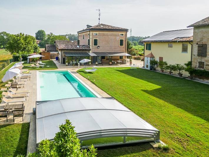 Casa vacanza per 2 persone, con Terrazza e Giardino nonché Piscina e Vista lago a Bologna