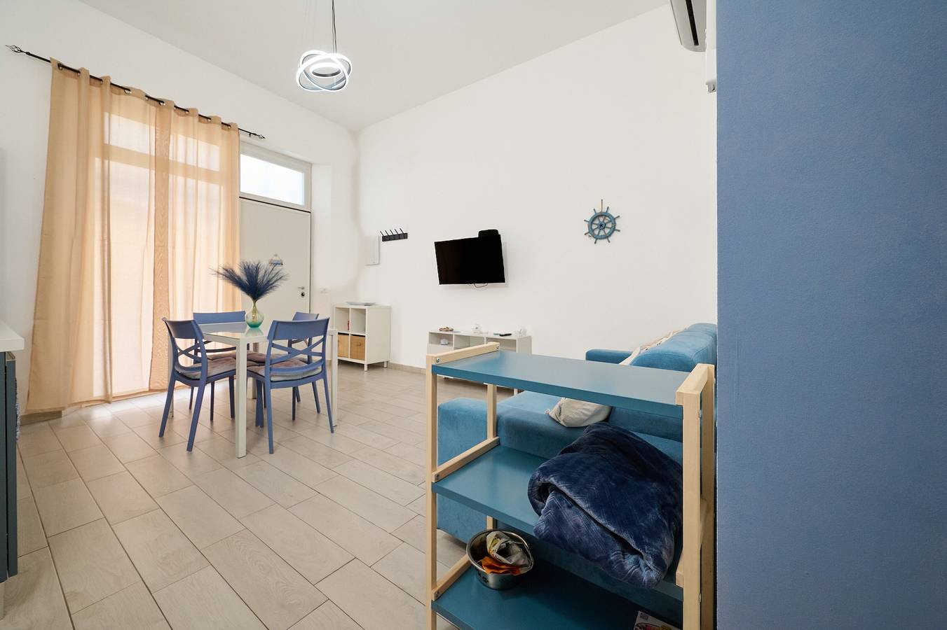 Appartamento intero, Appartamento 'Blue House' con terrazza privata, Wi-Fi e aria condizionata in Follonica, Costa degli Etruschi