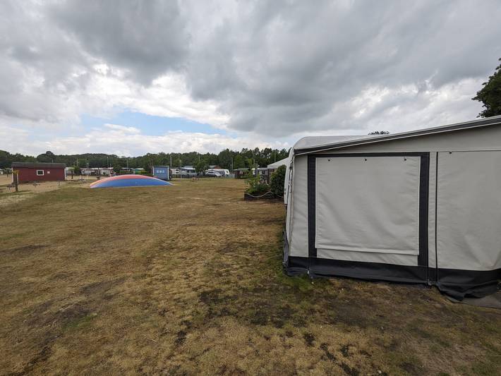 Camping für 5 Personen, mit Ausblick und Terrasse sowie Garten an der Nordsee