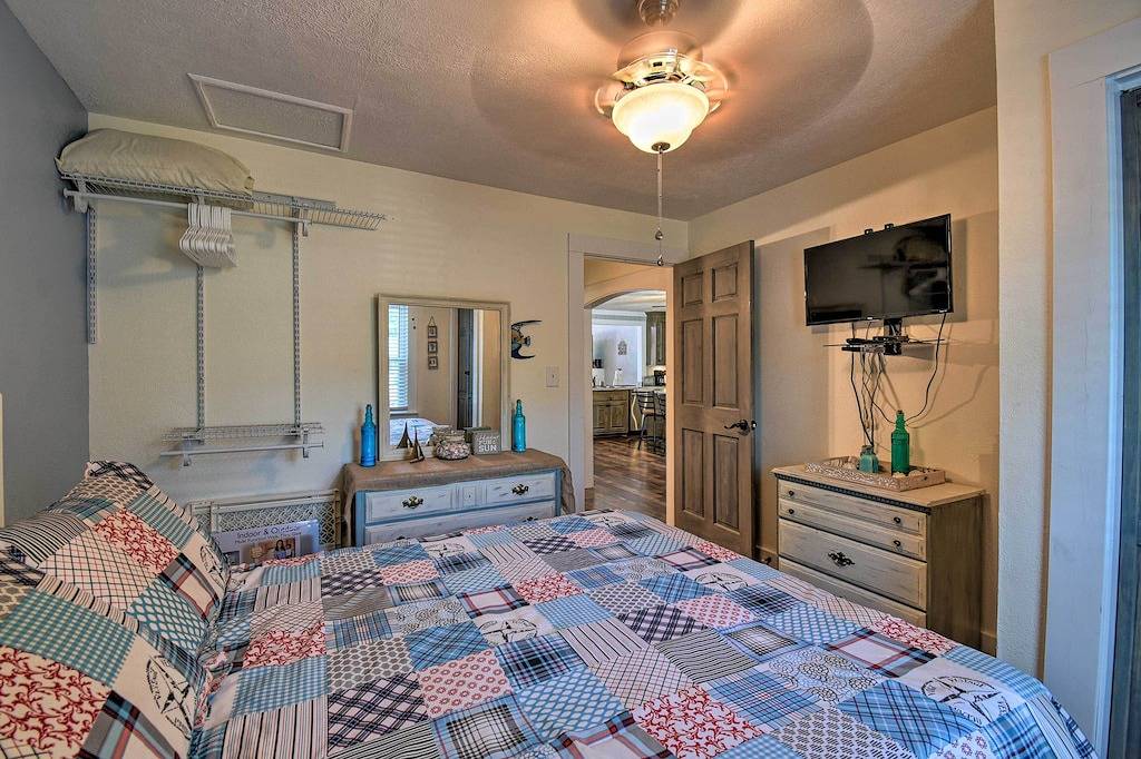 Riverfront Cottage: Fire Pit & Kayaks in Rappahannock River