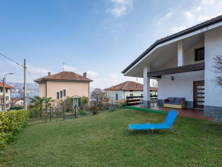 Vacation rental for 6 people, with Balcony and Terrace as well as Yard and Lake view in Comune di Pella