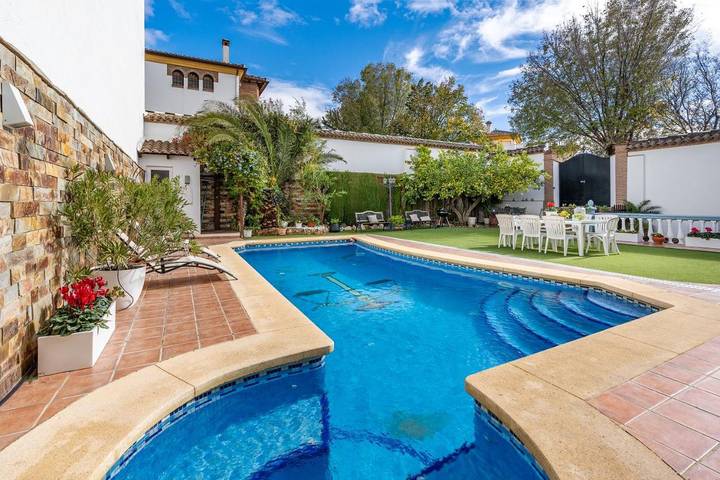 Casa rural para 15 personas, con Balcón y Jacuzzi además de Terraza y Jardín en Valderrubio