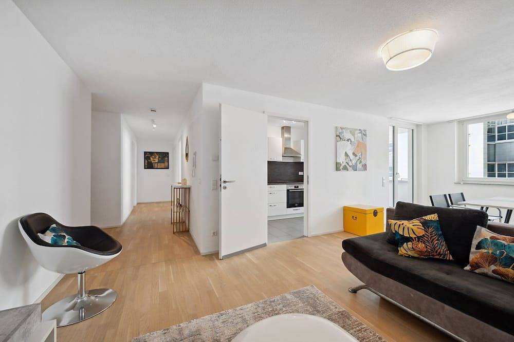 Ganze Wohnung, Design 3-Zimmer-Wohnung. Bauhaus I Balkon I Zentrum Bb I Familie & Haustiere in Böblingen, Landkreis Böblingen